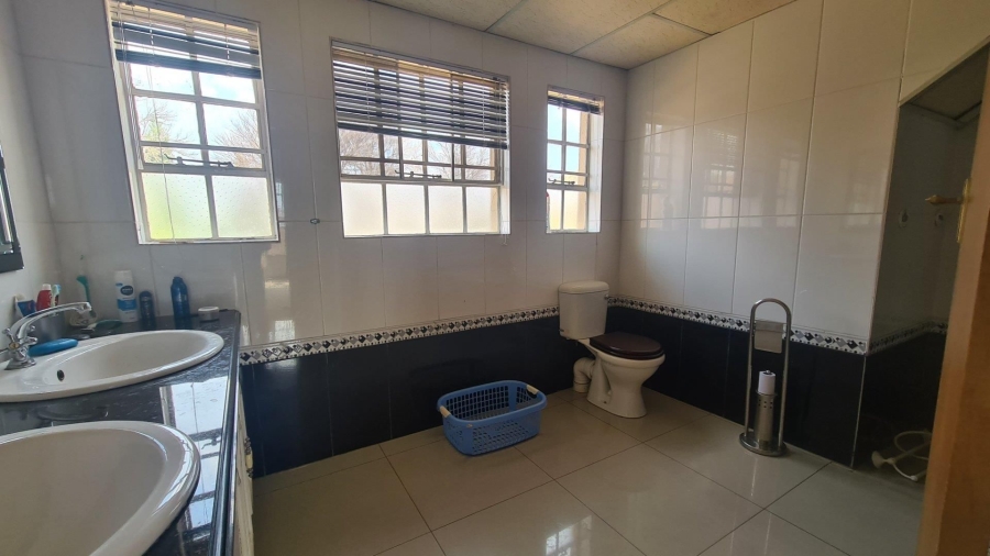 5 Bedroom Property for Sale in Wilgeboom A H North West